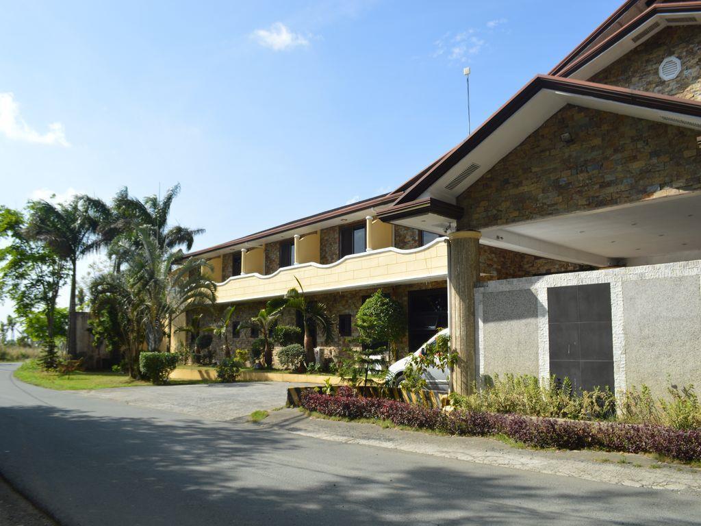 Phil Oasis Hotel & Resort Silang Luaran gambar