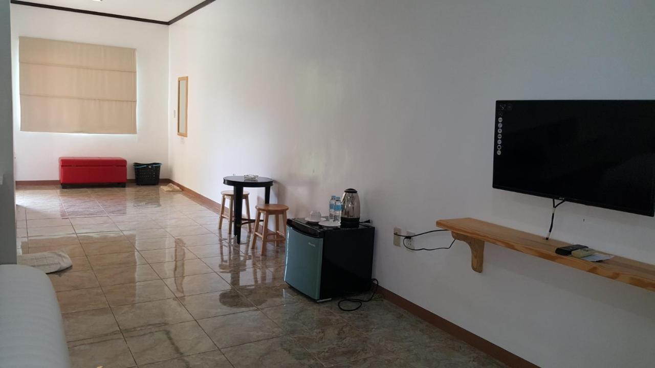 Phil Oasis Hotel & Resort Silang Luaran gambar
