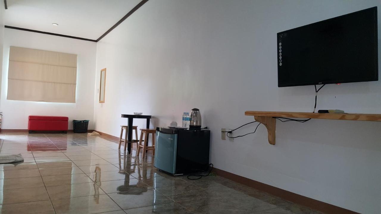 Phil Oasis Hotel & Resort Silang Luaran gambar