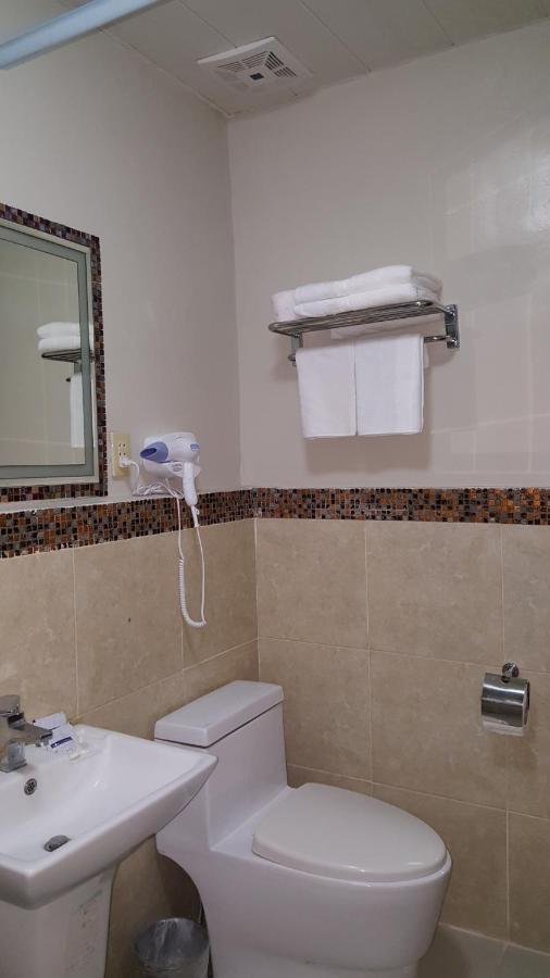 Phil Oasis Hotel & Resort Silang Luaran gambar