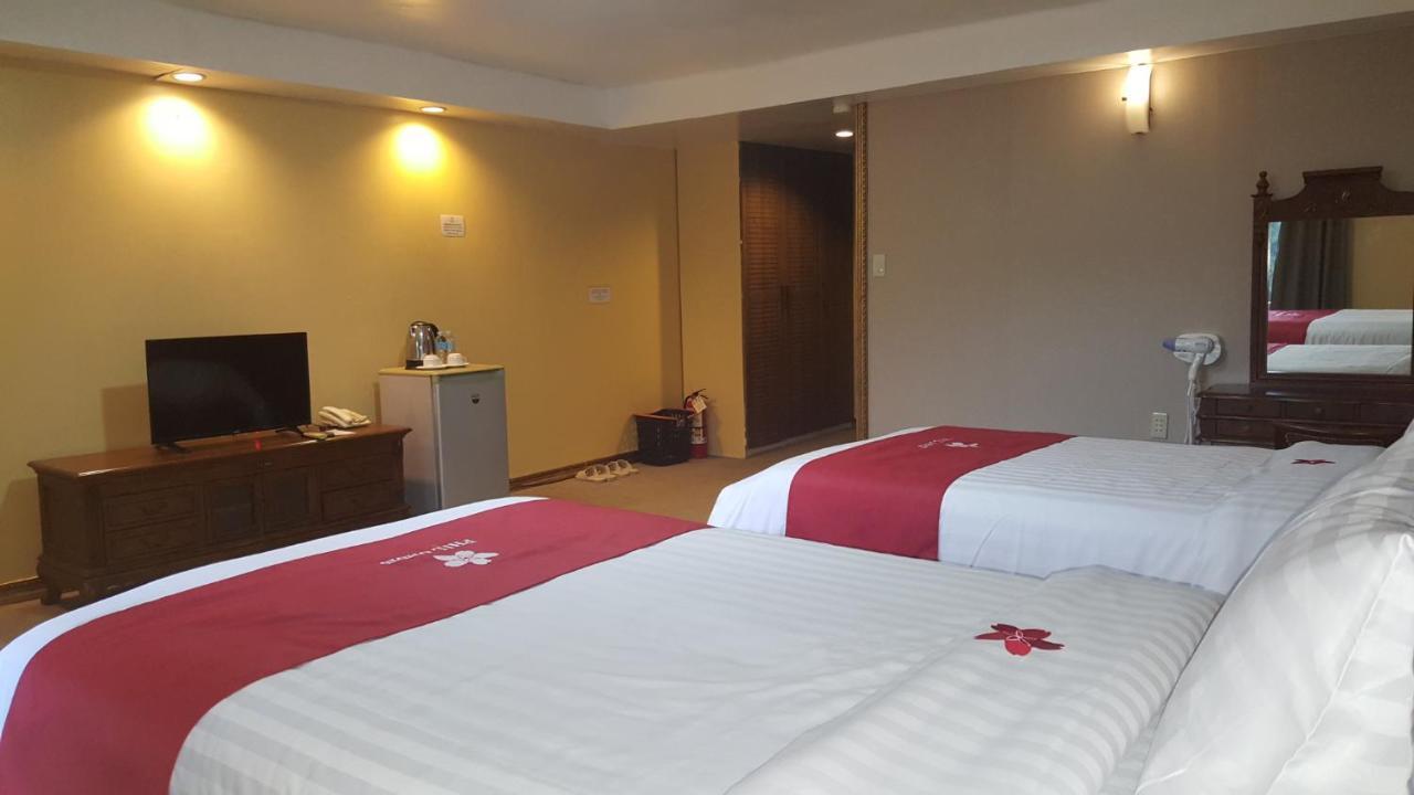 Phil Oasis Hotel & Resort Silang Luaran gambar